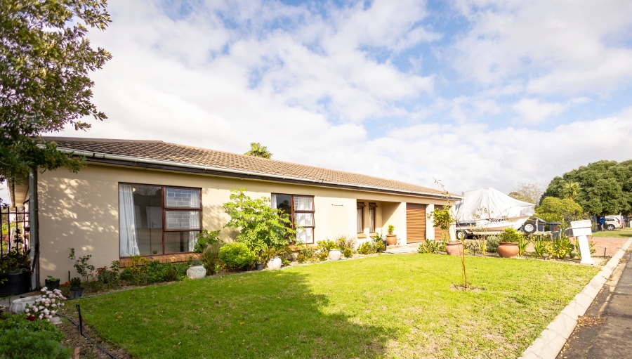 5 Bedroom Property for Sale in Vredekloof Western Cape